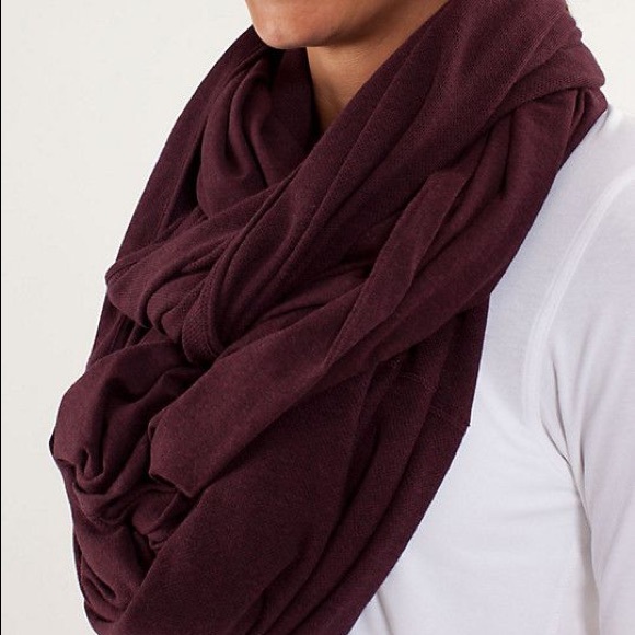 Deja vu scarf - Picture 5 of 5